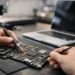 Réparation carte mère MacBook : la sauver ?