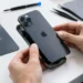 Remplacer la vitre arrière d’un iPhone sans erreur